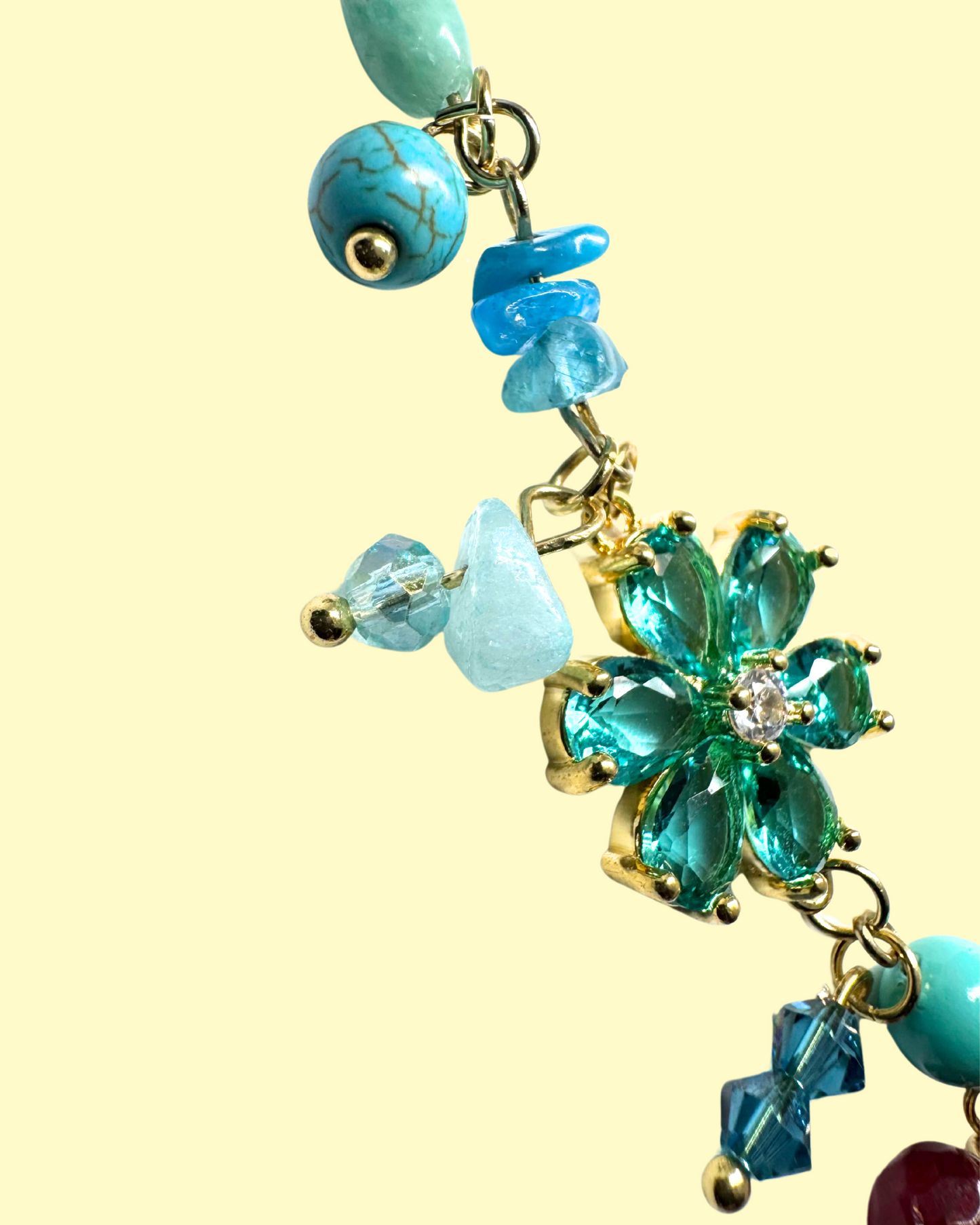 Collana Fiore Arcobaleno con pietre e ciondoli