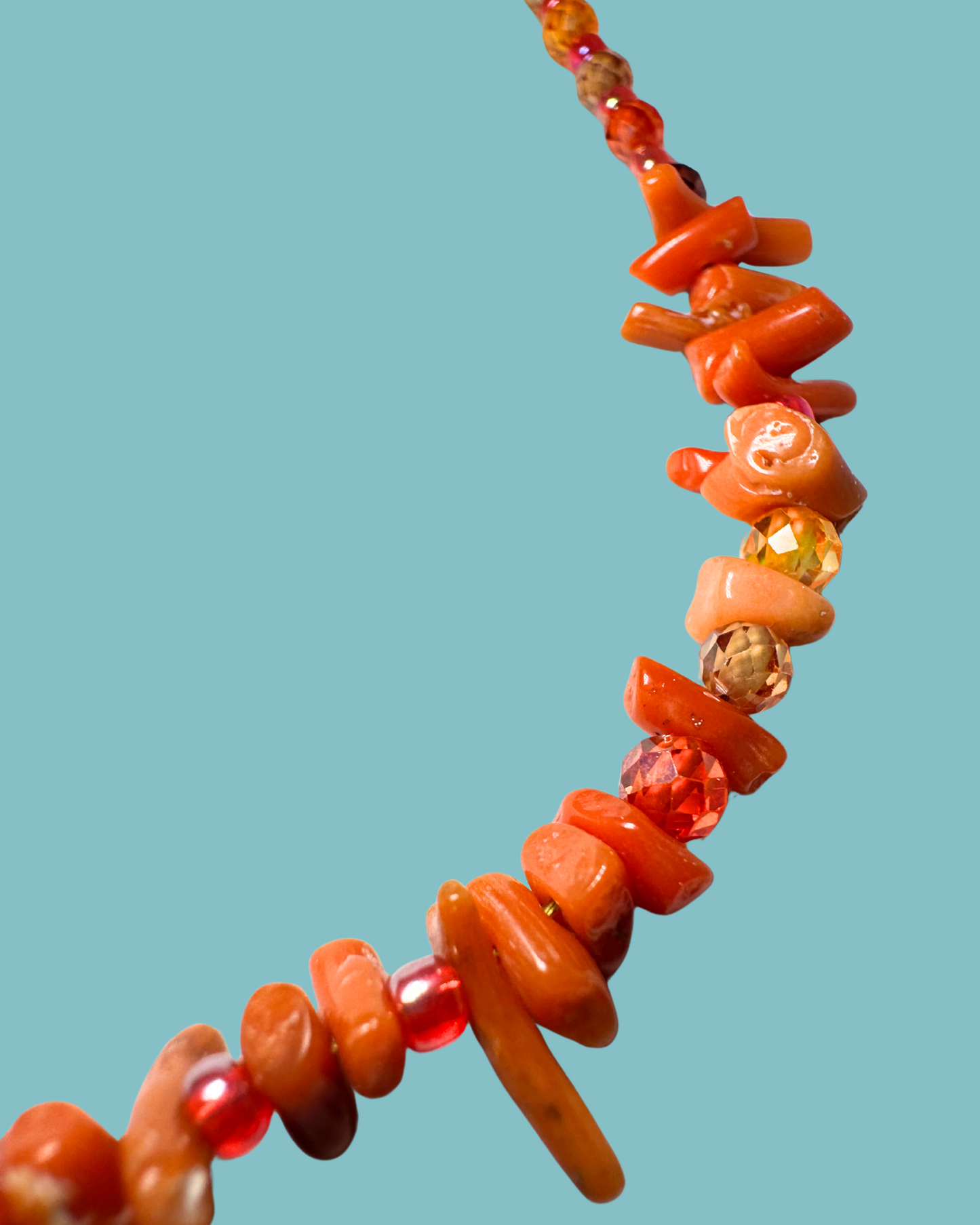 Collana Coralie con corallo rosso e margherite