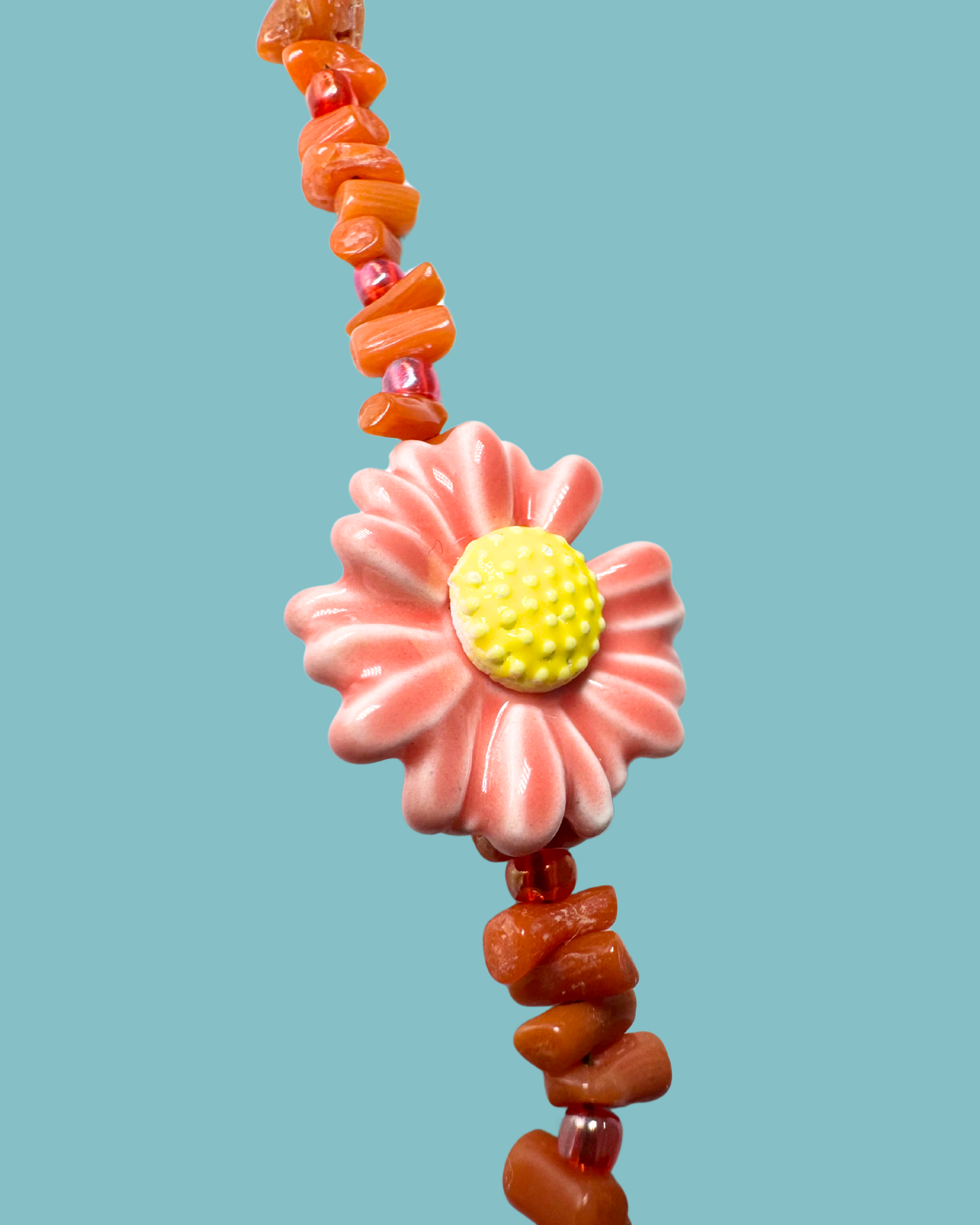 Collana Coralie con corallo rosso e margherite