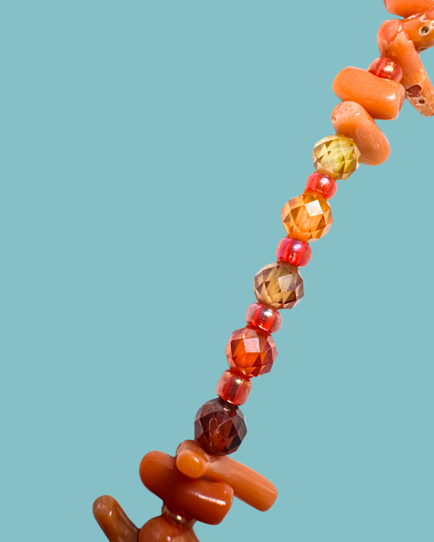 Collana Coralie con corallo rosso e margherite
