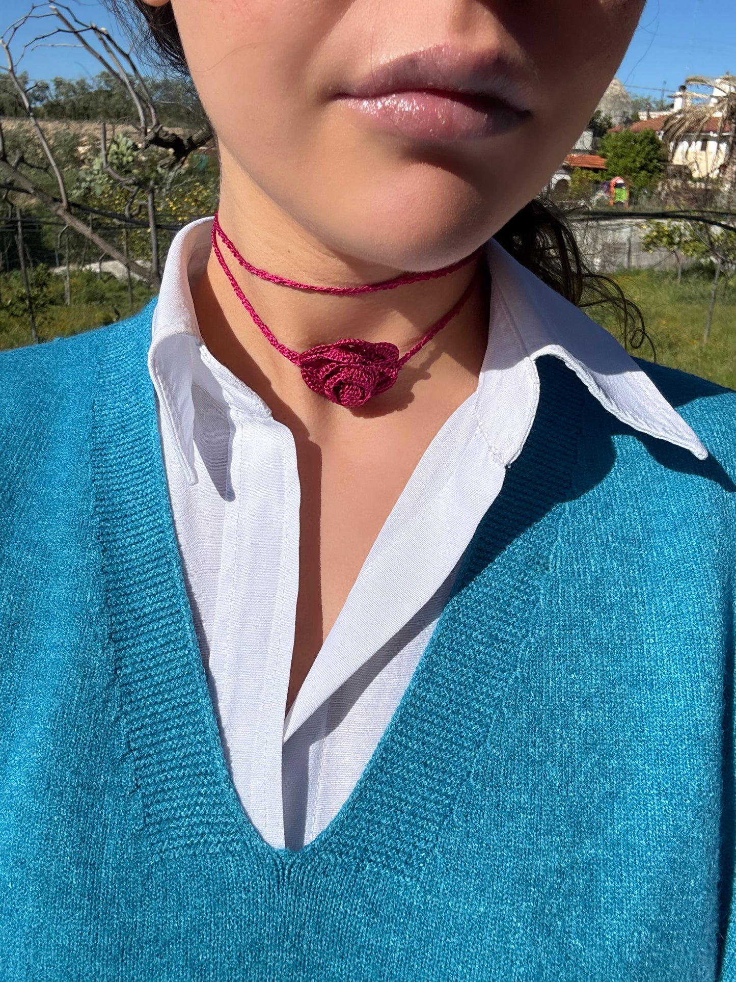 Choker Peonia in seta