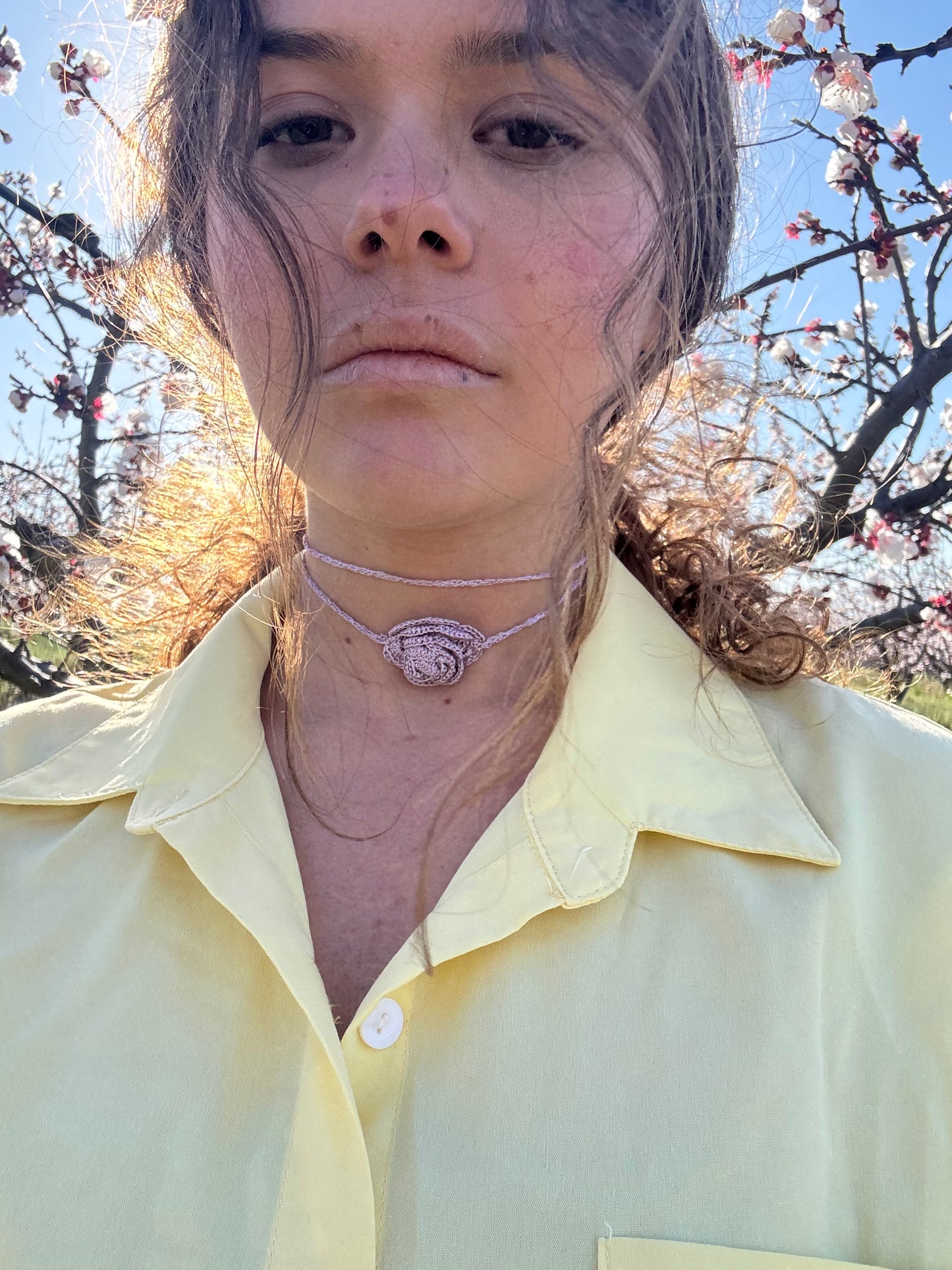 Choker Peonia in seta