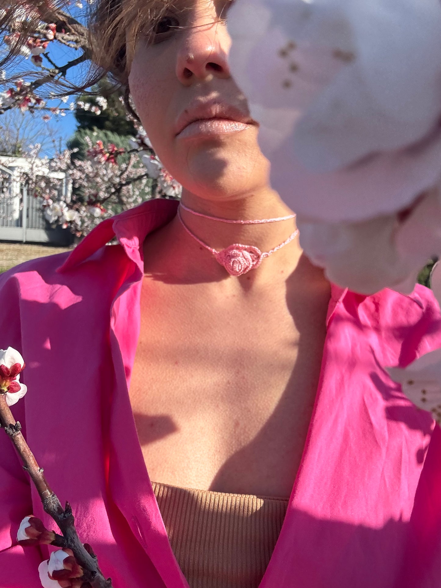 Choker Peonia in seta