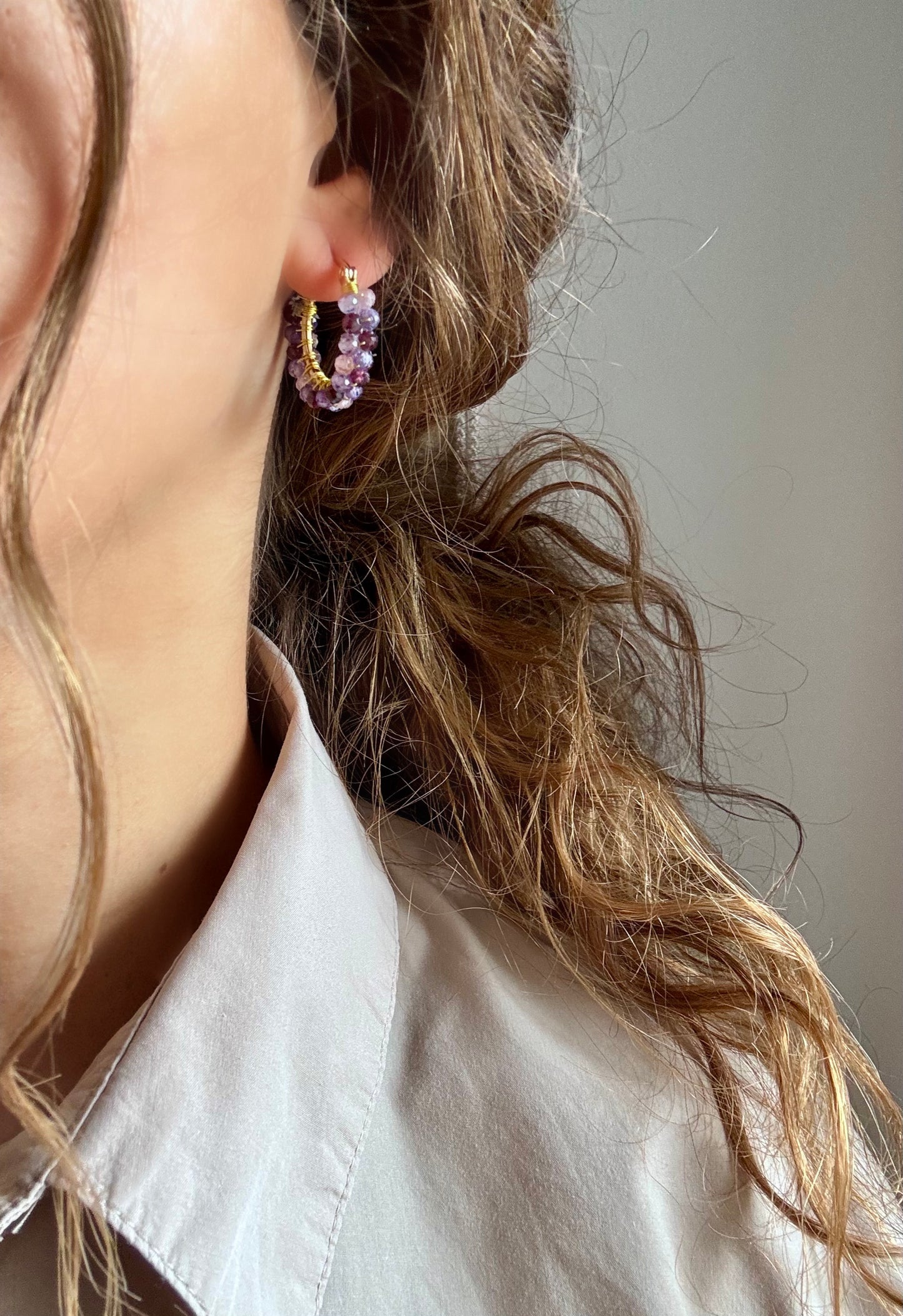 Orecchini cerchio con zirconi purple