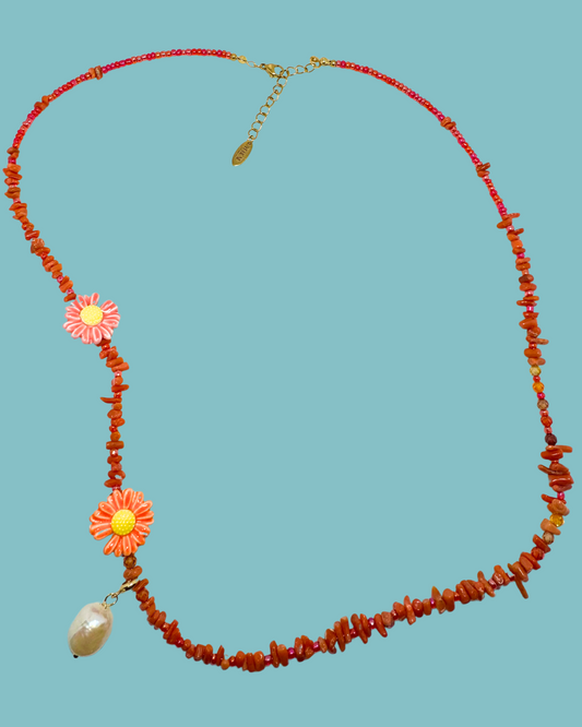 Collana Coralie con corallo rosso e margherite